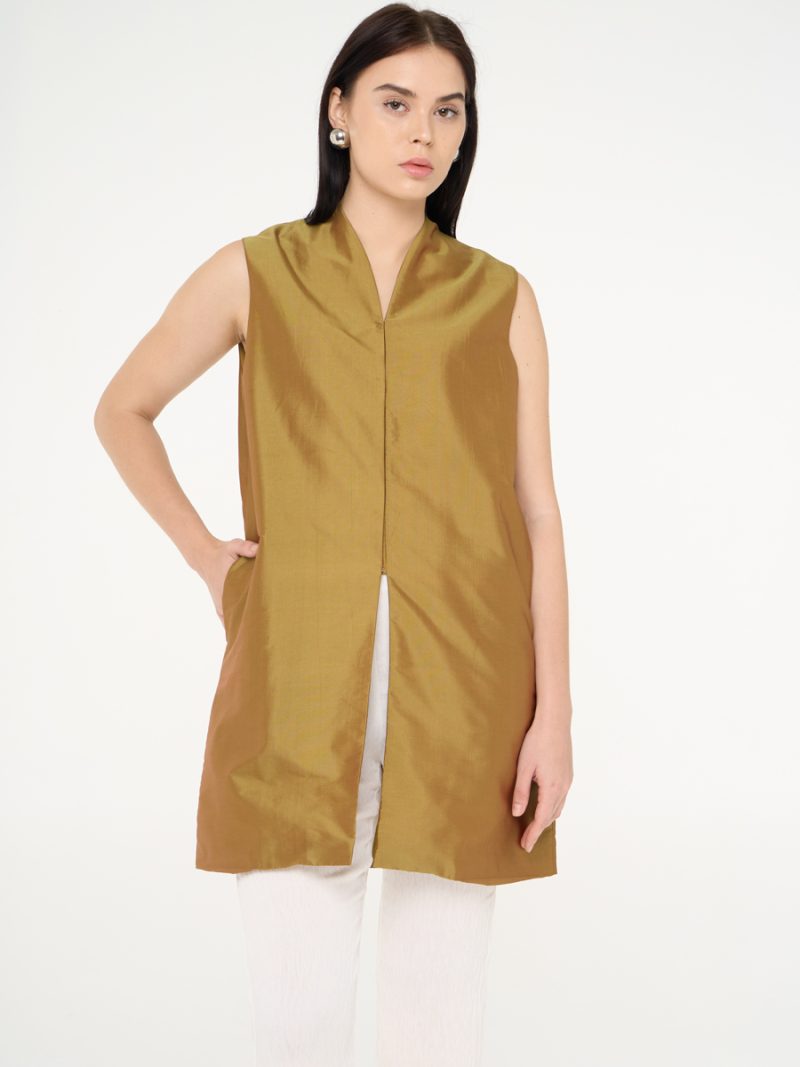 Long Sleeveless Collared Vest Leaf