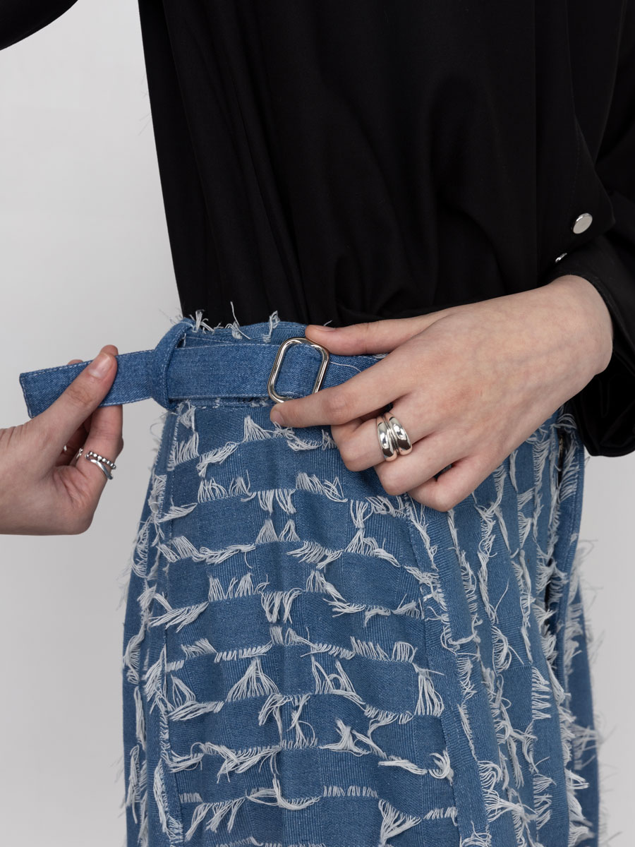 Raw Edge Jeans with Side Pockets - Image 4
